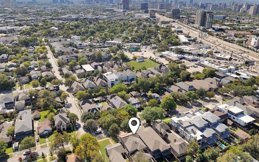 Townhome For Rent in Dallas Texas 4 Beds 3 Baths