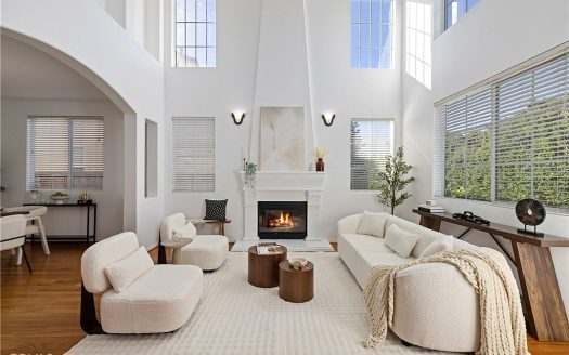 Single Family House For Sale in Encino California 5 Beds 3 Baths