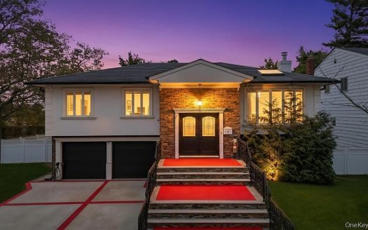 Single Family House For Sale in Valley Stream New York 6 Beds 3 Baths