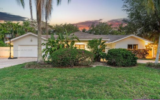 Single Family House For Sale in South Miami Florida 4 Beds 4 Baths