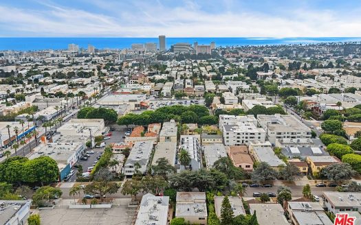Town House For Sale in Santa Monica California 2 Beds 2 Baths