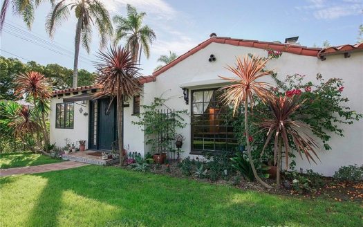 Single Family House For Sale in Los Angeles California 3 Beds 2 Baths