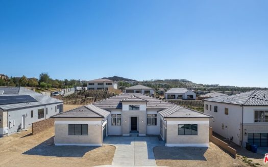 Single Family House For Sale in Porter Ranch California 4 Beds 5 Baths