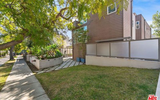 Town House For Sale in Santa Monica California 2 Beds 3 Baths