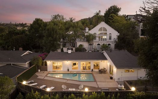 Single Family House For Sale in Sherman Oaks California 3 Beds 3 Baths