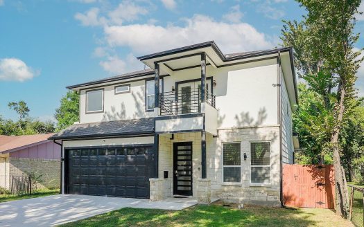 Single Family For Rent in Dallas Texas 5 Beds 3 Baths