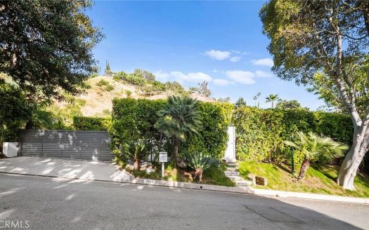 Single Family House For Sale in Beverly Hills California 5 Beds 6 Baths