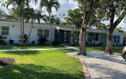 Single Family House For Sale in South Miami Florida 4 Beds 3 Baths