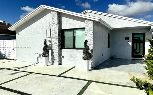 Single Family House For Sale in Miami Florida 3 Beds 3 Baths