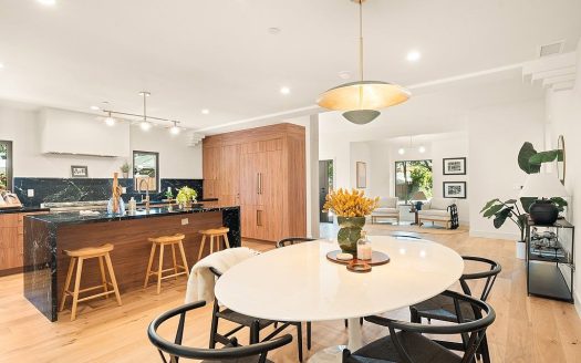 Single Family House For Sale in Valley Village California 5 Beds 4 Baths