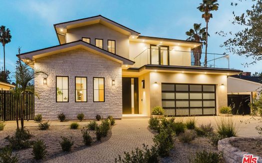 Single Family House For Sale in Valley Village California 6 Beds 6 Baths