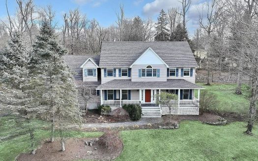 Single Family House For Sale in Montebello New York 5 Beds 4 Baths