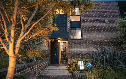 Town House For Sale in Beverly Hills California 3 Beds 3 Baths