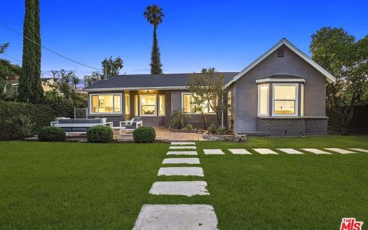 Single Family House For Sale in Valley Village California 3 Beds 3 Baths