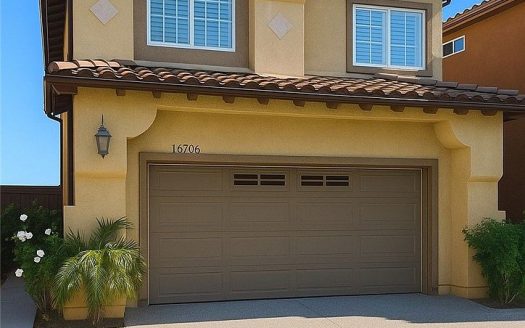 Townhome For Rent in Van Nuys California 4 Beds 3 Baths