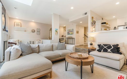 Condo For Sale in Los Angeles California 2 Beds 3 Baths