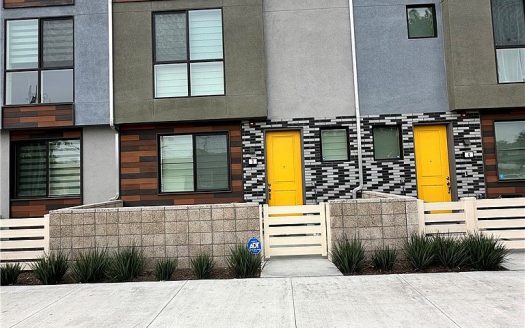 Condo For Rent in Long Beach California 2 Beds 3 Baths