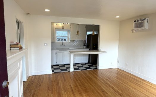 Townhome For Rent in Long Beach California 1 Beds 1 Bath