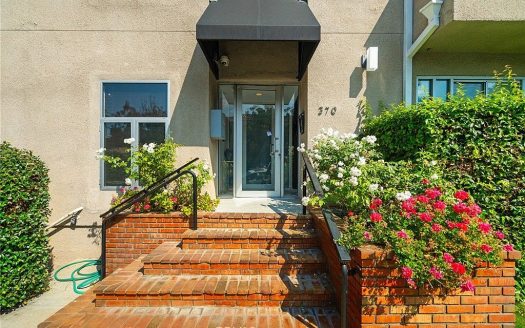 Condo For Sale in Beverly Hills California 2 Beds 3 Baths