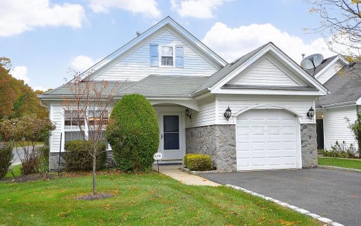 Condo For Sale in Middle Island New York 2 Beds 2 Baths