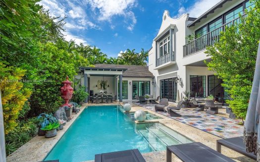 Single Family House For Sale in Miami Florida 4 Beds 5 Baths