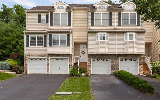 Single Family House For Sale in Wappingers Falls New York 2 Beds 3 Baths