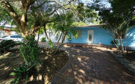 Single Family For Sale in Cutler Bay Florida 2 Beds 1 Bath
