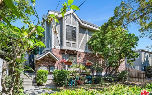 Town House For Sale in Santa Monica California 2 Beds 3 Baths