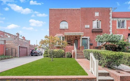 Single Family House For Sale in Brooklyn New York 2 Beds 2 Baths