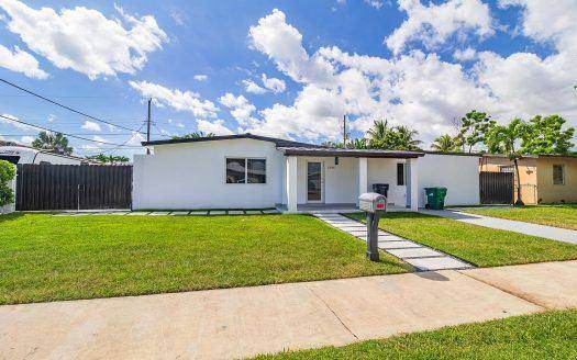 Single Family House For Sale in Miami Florida 5 Beds 3 Baths
