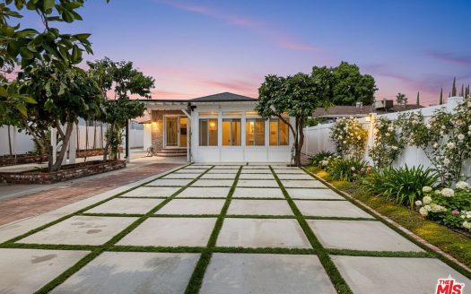 Single Family House For Sale in Encino California 3 Beds 3 Baths