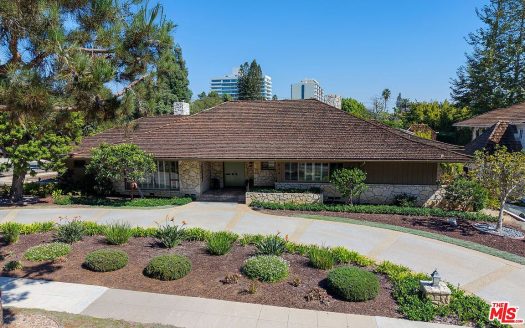 Single Family House For Sale in Beverly Hills California 5 Beds 5 Baths