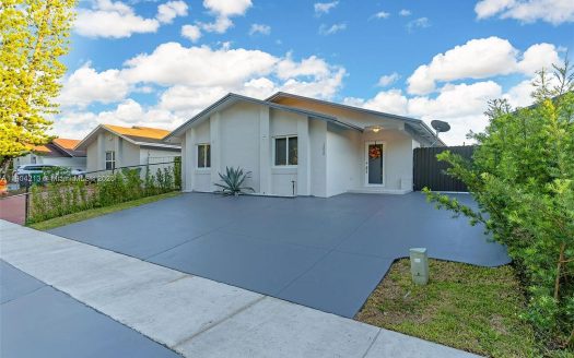 Single Family House For Sale in Miami Florida 3 Beds 2 Baths