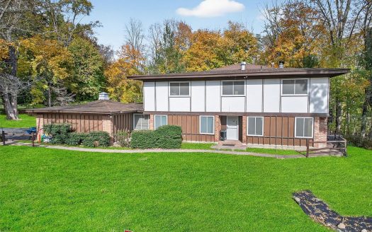 Single Family House For Sale in Suffern New York 5 Beds 3 Baths