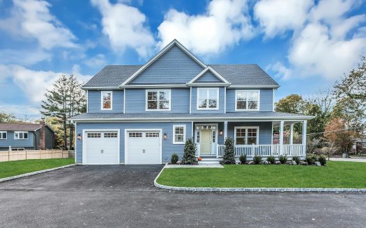 Single Family House For Sale in Huntington New York 4 Beds 4 Baths