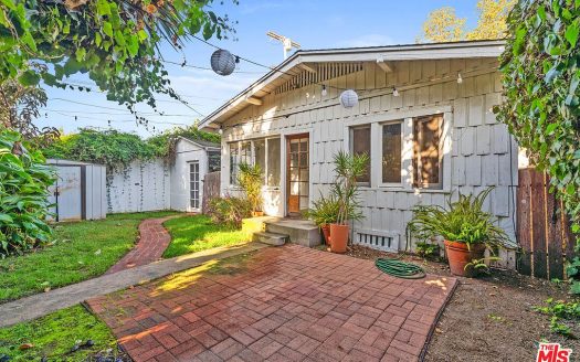 Multi Family House For Sale in Venice California 3 Beds 2 Baths