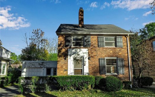 Single Family House For Sale in Amherst New York 2 Beds 2 Baths