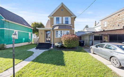 Single Family House For Sale in Niagara Falls New York 3 Beds 2 Baths