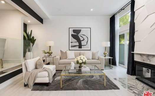 Town House For Sale in Tarzana California 3 Beds 3 Baths