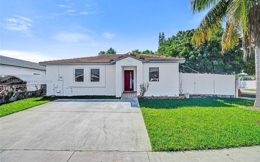 Single Family House For Sale in Miami Florida 3 Beds 2 Baths