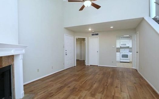 2-Bedroom Townhouse  for Rent in Houston, TX 77042 – $1100/mo | 2 Baths | Updated 2025