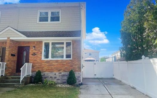 3-Bedroom Townhouse for Rent in Staten Island, NY 10312 – $3200/mo | 2 Baths | Updated 2025