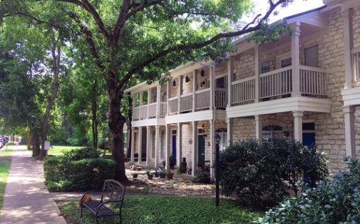3-Bedroom Townhouse for Rent in Austin, TX 78705 – $3500/mo | 3 Baths | Updated 2025