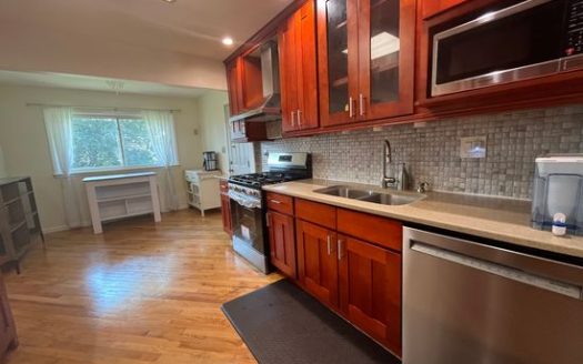 3-Bedroom Single Family Home for Rent in Jericho, NY 11753 – $5800/mo | 2 Baths | Updated 2025