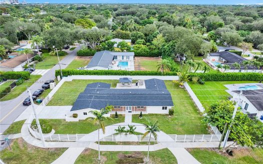 Single Family Home for Sale in Miami, FL 33176 – 4 Bedrooms, 3 Baths – $1430000