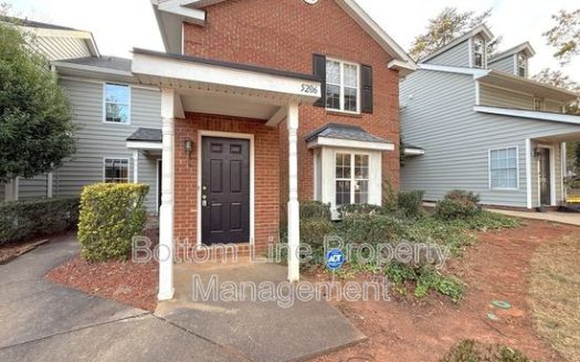 2-Bedroom Townhouse for Rent in Charlotte, NC 28212 – $1575/mo | 2 Baths | Updated 2025