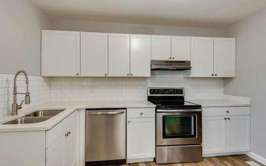 Multi Family Home for Sale in Nashville, TN 37209 – 8 Bedrooms, 1 Baths – $499999