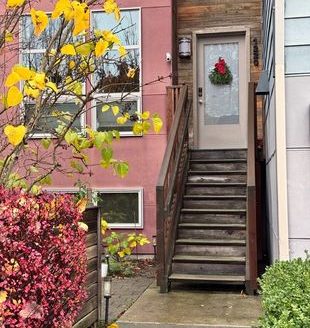 3-Bedroom Townhouse  for Rent in Seattle, WA 98133 – $3900/mo | 3 Baths | Updated 2025