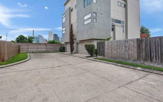 3-Bedroom Townhouse  for Rent in Houston, TX 77003 – $2900/mo | 4 Baths | Updated 2025