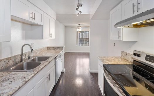 Condo for Sale in Los Angeles, CA 90020 – 2 Bedrooms, 2 Baths – $600001